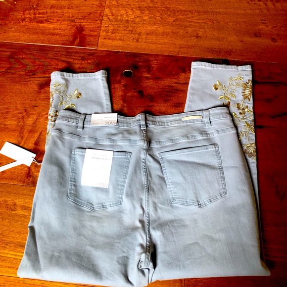 Soft Surroundings Ice Kissed Plus Size Straight Leg Jeans w/Gold Embellishment - Picture 7 of 8